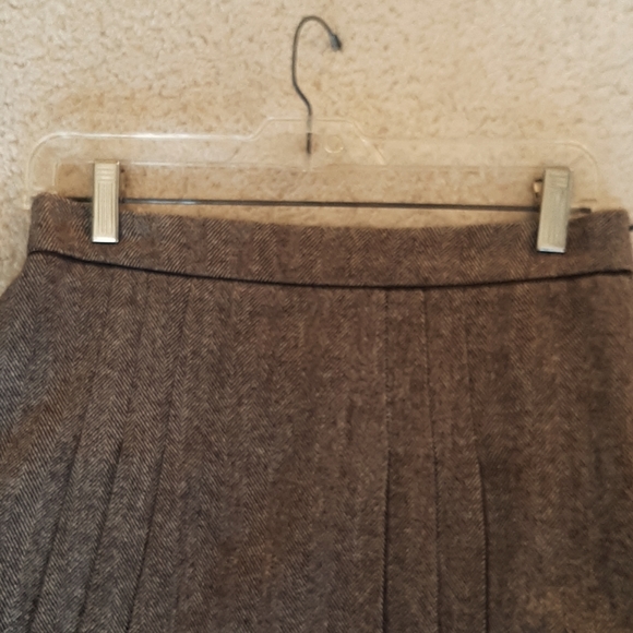 Classic Tweed Skirt - Picture 3 of 5